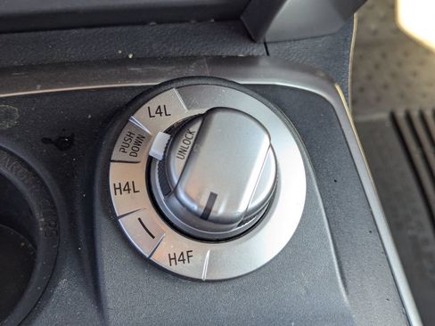 Used 2022 Toyota 4Runner Limited AWD/4WD image 18