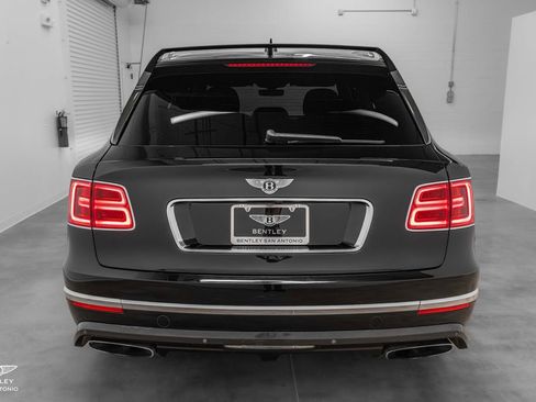 Used 2017 Bentley Bentayga AWD/4WD image 16