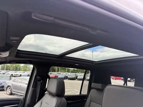 Used 2024 GMC Yukon XL Denali AWD/4WD image 8