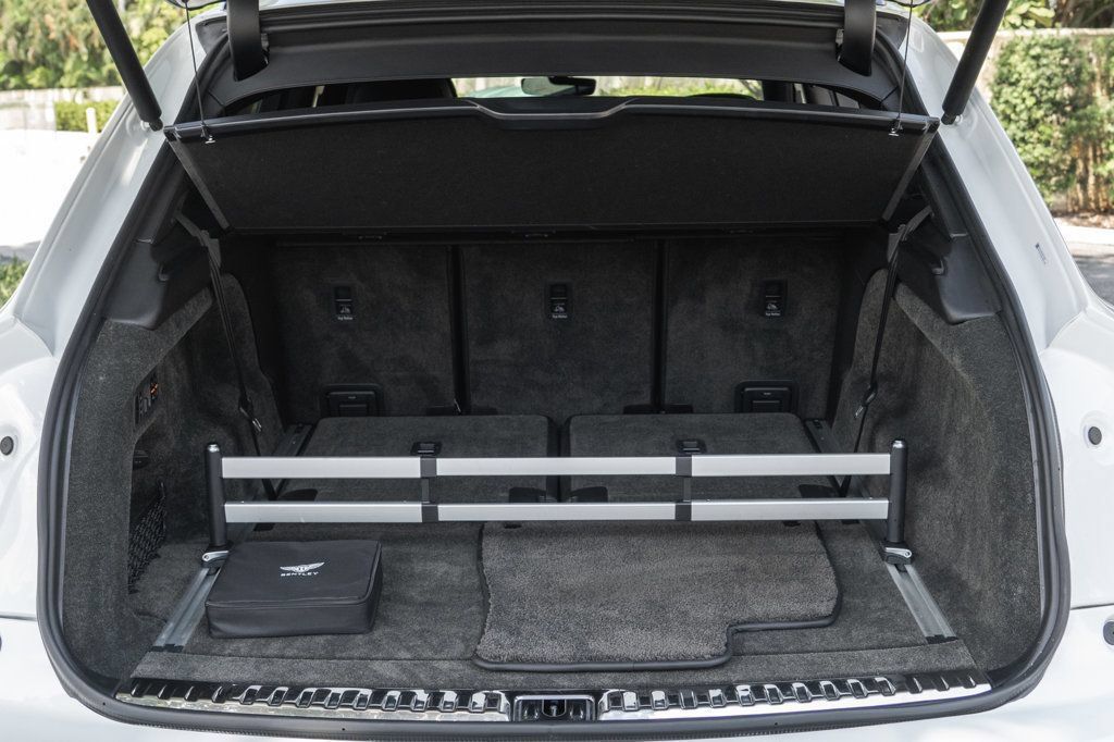 Used 2022 Bentley Bentayga AWD/4WD image 29
