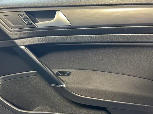 Used 2019 Volkswagen e-Golf SE w/ Driver Assistance Package image 20