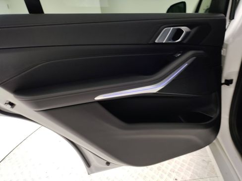 Used 2022 BMW X7 xDrive40i w/ Cold Weather Package image 29
