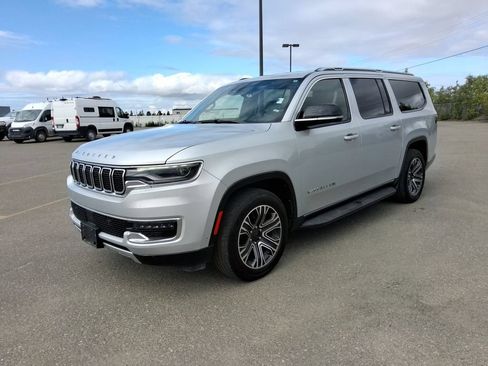 Certified 2024 Jeep Wagoneer L Series II w/ Flexible Seating Group AWD/4WD image 4