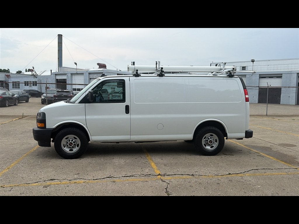 Used 2022 GMC Savana 2500 w/ Communications Package RWD image 3