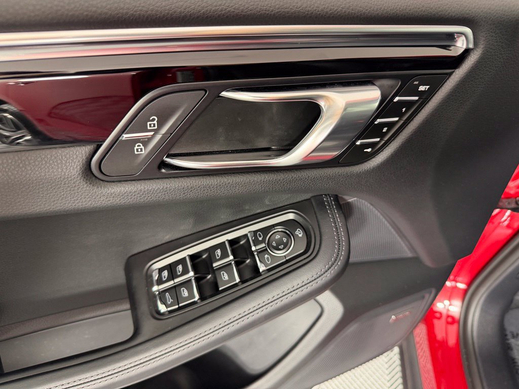 Certified 2024 Porsche Macan S AWD/4WD image 19