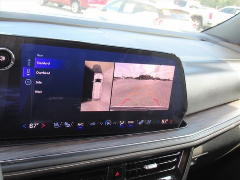 Used 2025 Chevrolet Suburban Premier image 23