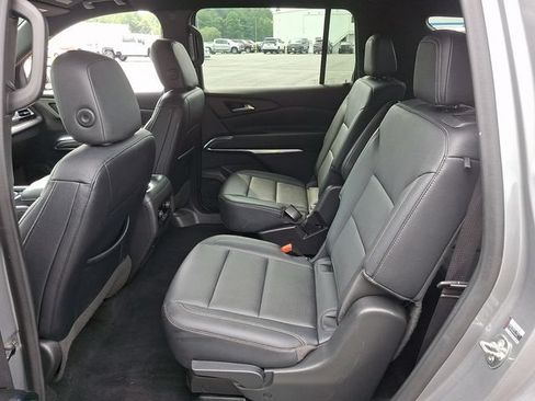 Used 2024 Chevrolet Traverse LT FWD image 10