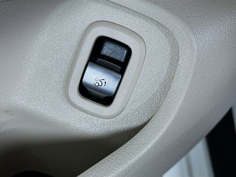 Used 2024 Mercedes-Benz CLE 300 4MATIC Cabriolet image 29