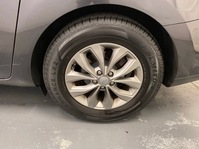Used 2019 Kia Sedona LX FWD image 30