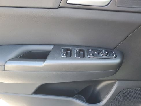 Certified 2020 Kia Sportage S image 18