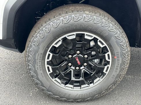 New 2026 GMC Canyon AT4 AWD/4WD image 13