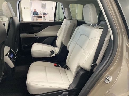 New 2026 Lincoln Aviator AWD image 16