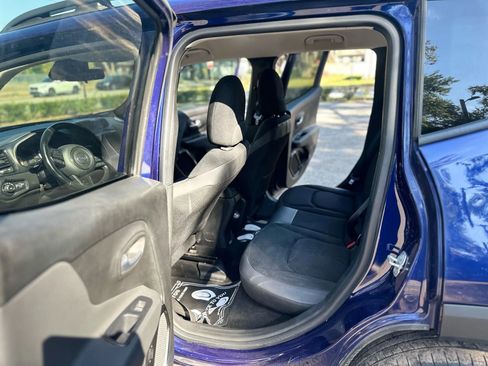 Used 2018 Jeep Renegade Altitude FWD image 5