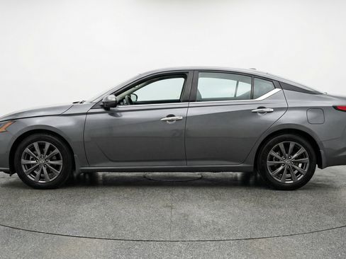 Used 2025 Nissan Altima 2.5 SV image 5