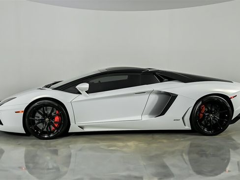 Used 2017 Lamborghini Aventador LP 700-4 AWD/4WD image 6
