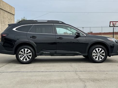 Certified 2025 Subaru Outback Premium image 2