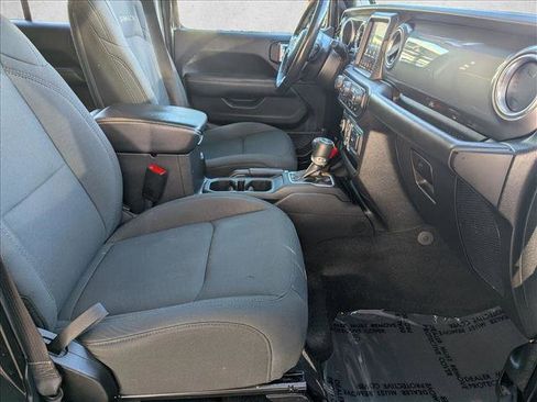 Used 2019 Jeep Wrangler Unlimited Sahara image 23