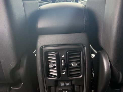 Used 2019 Jeep Grand Cherokee Limited AWD/4WD image 22