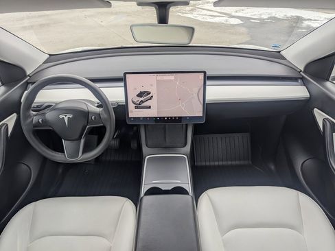 Used 2021 Tesla Model Y Long Range image 21