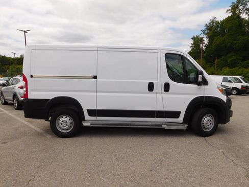 Used 2025 RAM ProMaster 2500 w/ U-Haul Equipment Group FWD image 4