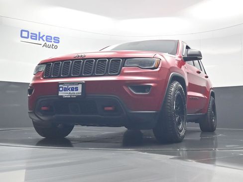 Used 2019 Jeep Grand Cherokee Trailhawk w/ Trailhawk Luxury Group AWD/4WD image 40