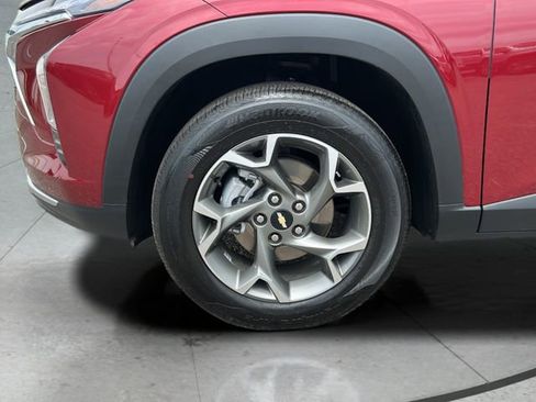 Certified 2025 Chevrolet Trax LT w/ LT Convenience Package FWD image 28