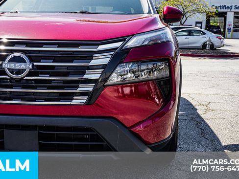 Used 2025 Nissan Rogue SV image 18