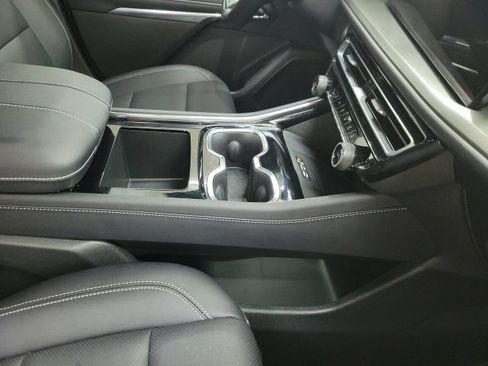 Used 2025 Chevrolet Traverse LT FWD image 9