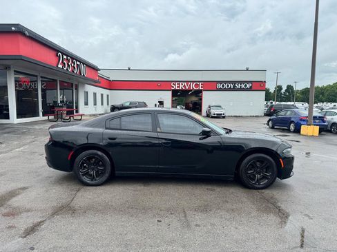 Used 2015 Dodge Charger SE w/ Popular Equipment Group RWD image 2
