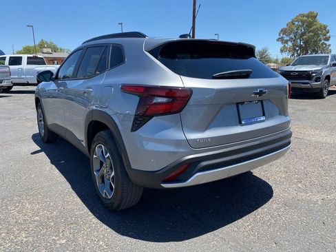 Used 2026 Chevrolet Trax LT FWD image 14
