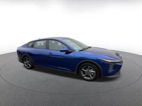 Used 2025 Kia K4 LXS image 2