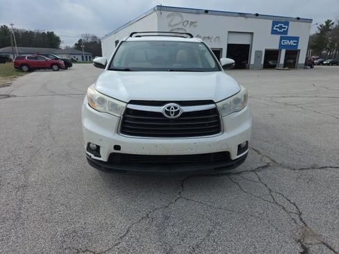 Used 2014 Toyota Highlander XLE AWD/4WD image 2