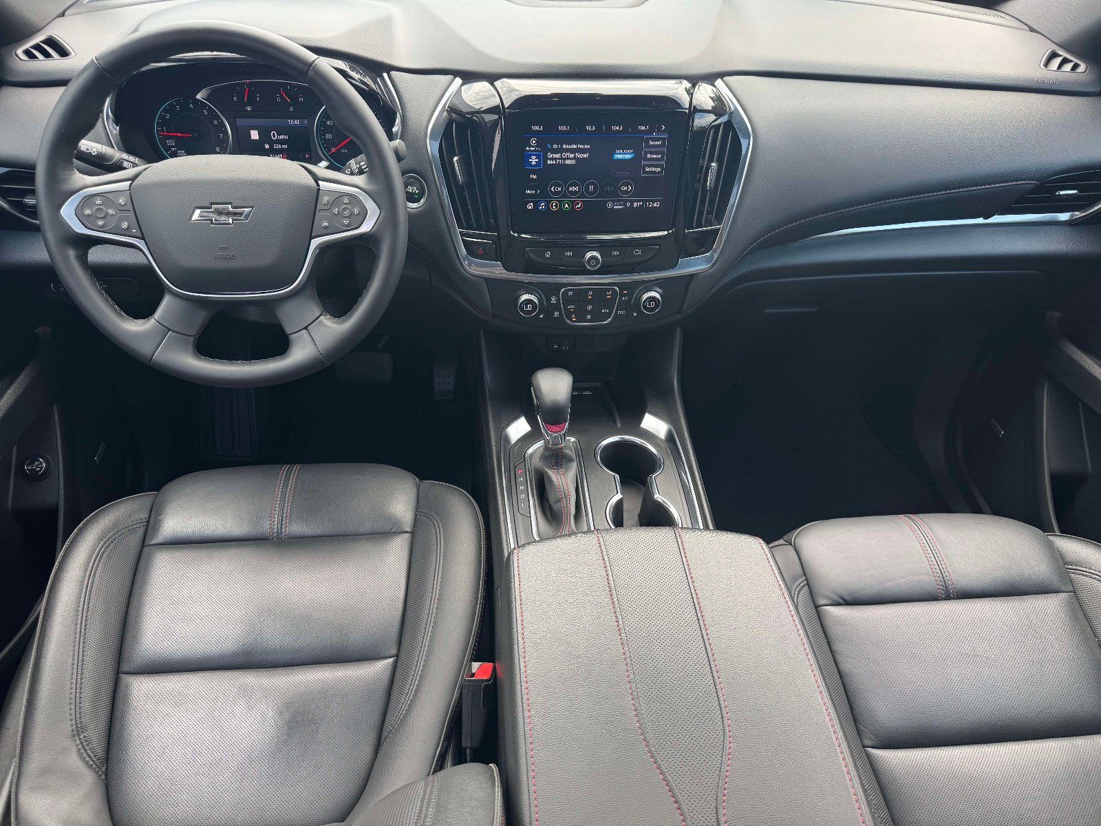 Used 2023 Chevrolet Traverse RS AWD/4WD image 2