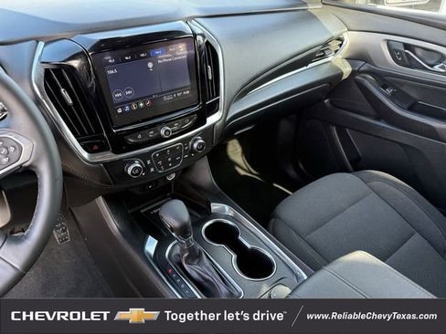 Used 2023 Chevrolet Traverse LT FWD image 18