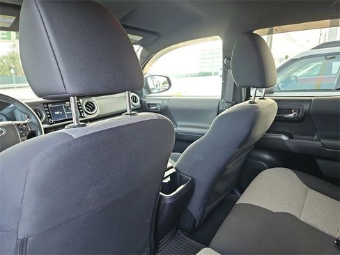 Used 2021 Toyota Tacoma TRD Off-Road image 11