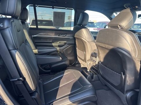 Used 2024 Jeep Grand Cherokee L Limited w/ Luxury Tech Group II image 11