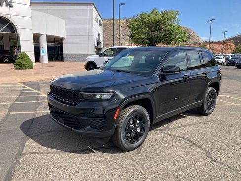 New 2025 Jeep Grand Cherokee Laredo image 2