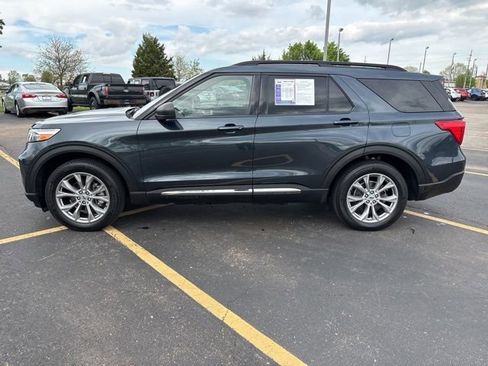 Used 2023 Ford Explorer XLT w/ Equipment Group 202A AWD/4WD image 19
