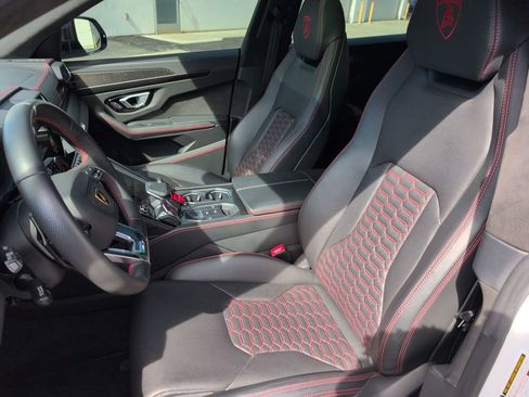 Used 2022 Lamborghini Urus image 11