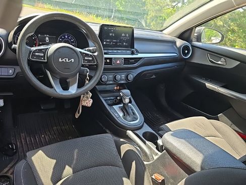 Used 2023 Kia Forte LXS FWD image 3