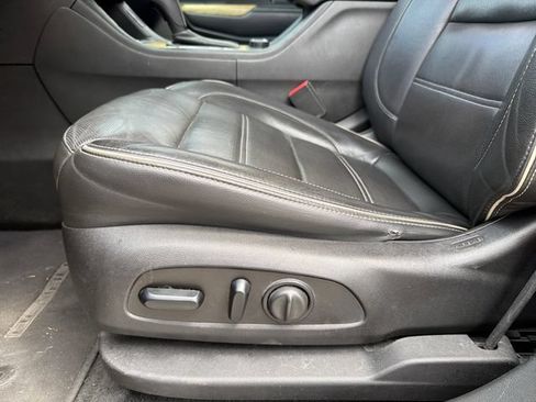 Used 2018 GMC Acadia Denali w/ Technology Package FWD image 10