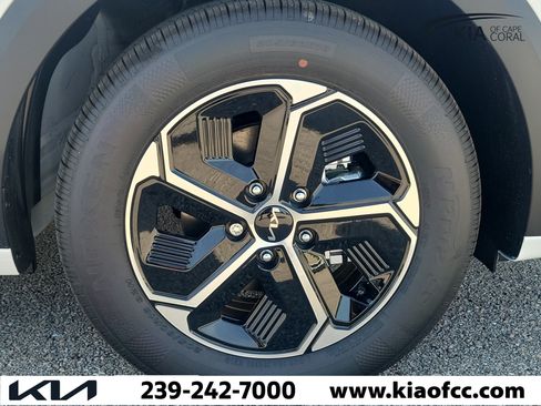 New 2026 Kia Niro LX FWD image 7