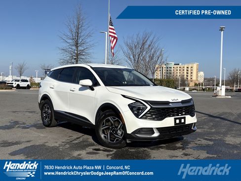 Used 2025 Kia Sportage LX image 1