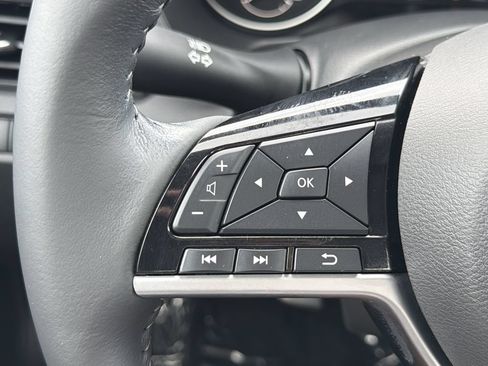 Used 2023 Nissan Altima 2.5 SV w/ SV Premium Package FWD image 11