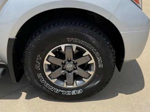 Used 2014 Nissan Frontier PRO-4X w/ Pro-4x Luxury Package AWD/4WD image 11