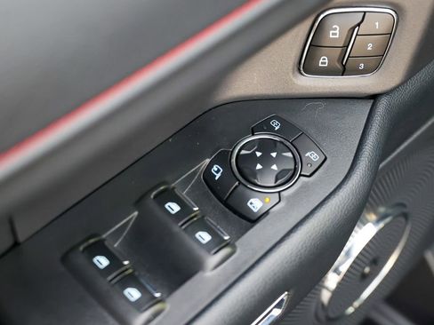 Used 2023 Ford Expedition Limited image 6