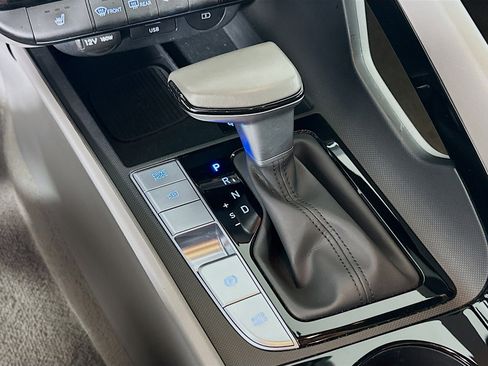 Used 2025 Hyundai Elantra SEL FWD image 25