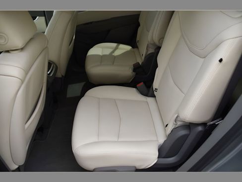 Used 2024 Cadillac XT6 Premium Luxury FWD image 16