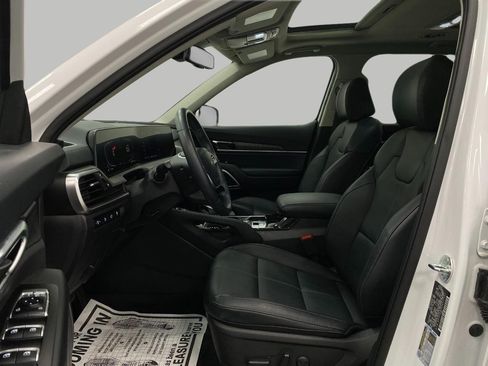 Used 2025 Kia Telluride EX w/ EX Captain's Chair Package AWD/4WD image 32