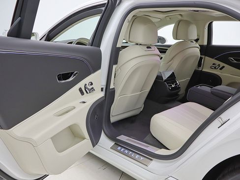 Used 2024 Bentley Flying Spur S V8 image 53